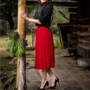 METRO WEAR Red Skirt Perforated‎ Pleated Skirt Size L